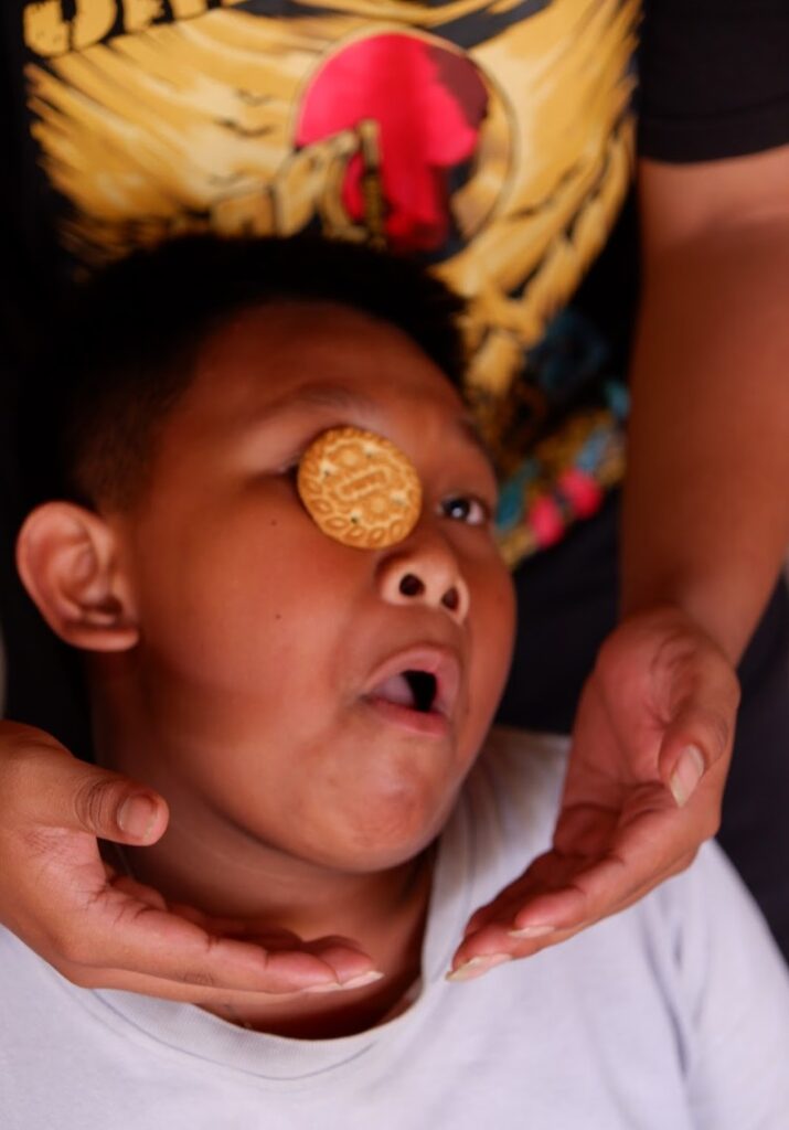 lomba makan roti anak-anak