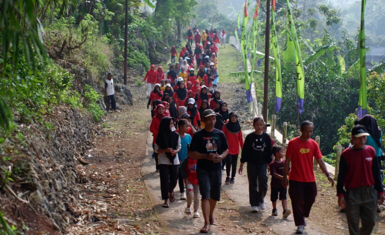  Jalan Sehat dan Senam Massal Satukan Warga Dusun Kendal dalam Semarak Kemerdekaan RI ke-80!